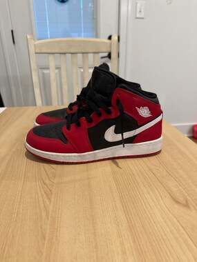 Air Jordan 1 Mid GS Gym Red Black White 7Y